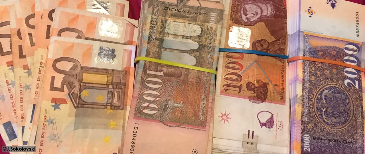 Во тек е етапната исплата на октомвриските пензии