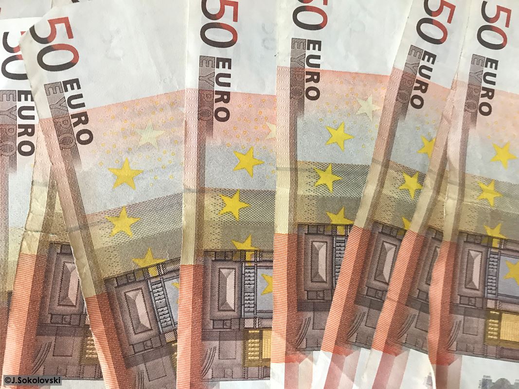 Хакери нападнале две македонски банки: Форензичари од странство им ја откриле трагата