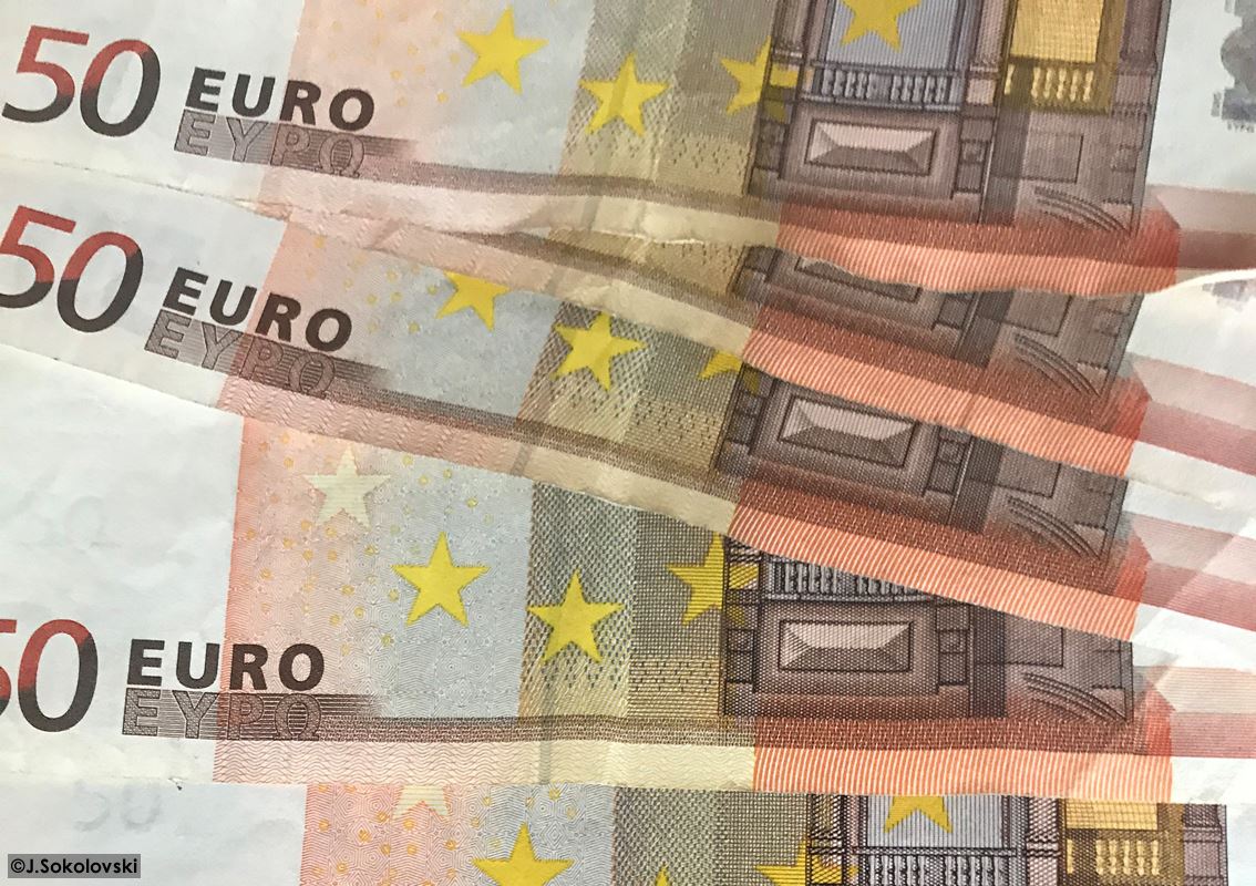 Еврото се задржа до прагот од 1,13 долари