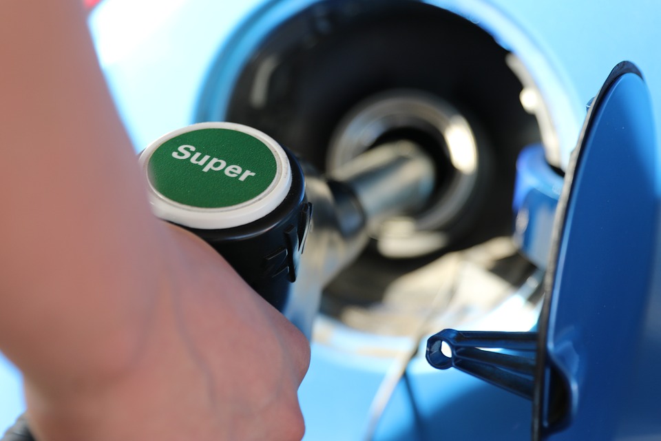 РКЕ ги објави новите цени на горивата: Поскапува дизелот