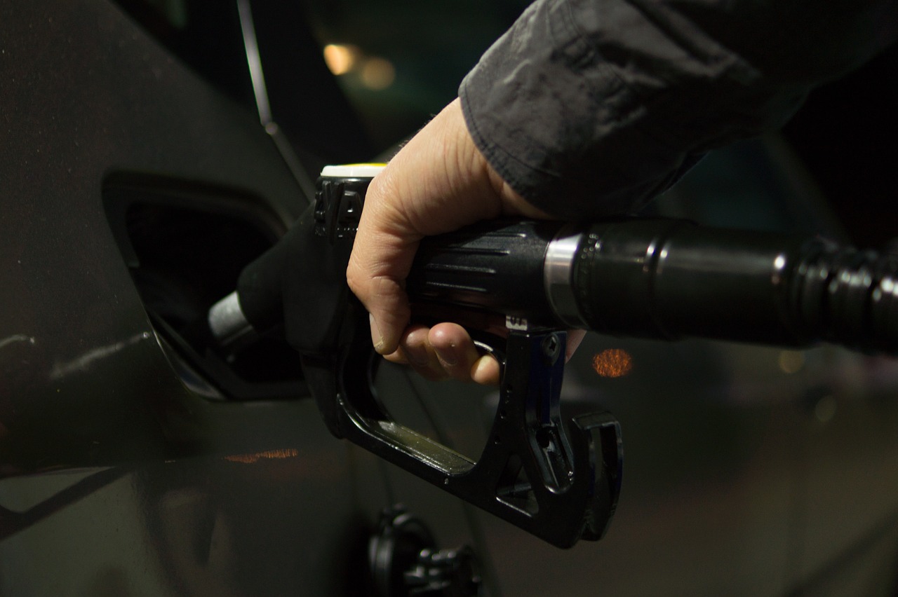 Лоша вест: Поскапуваат горивата за 3 денари од литар, ова се новите цени кои ќе важат од полноќ
