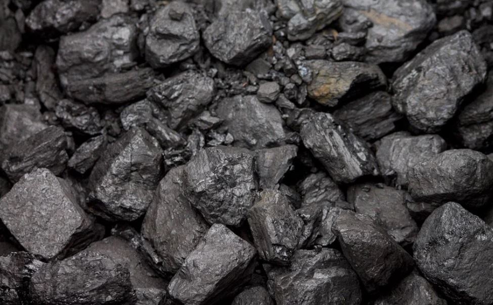 ЕУ воведе ембарго за увоз на јаглен и вотка од Русија