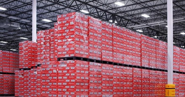 „Бадвајзер“ подарува илјадници лименки пиво поради забраната за послужување алкохол на Светското првенство во Катар