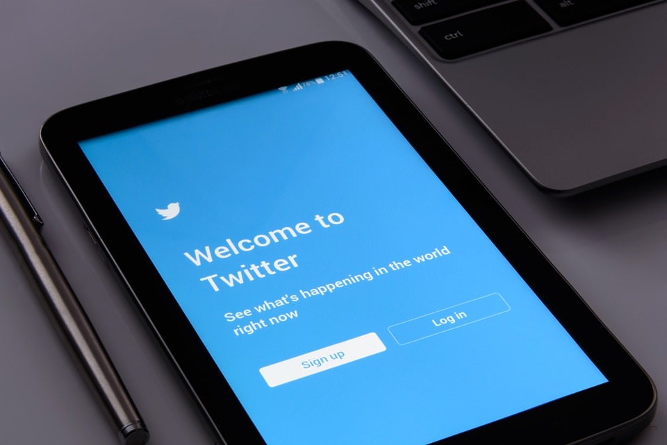 „Твитер“ почна да наплаќа за синото лого