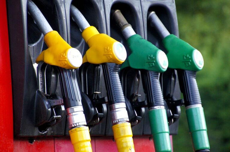 Добра вест: Поевтинуваат и дизелот и бензинот – еве за колку